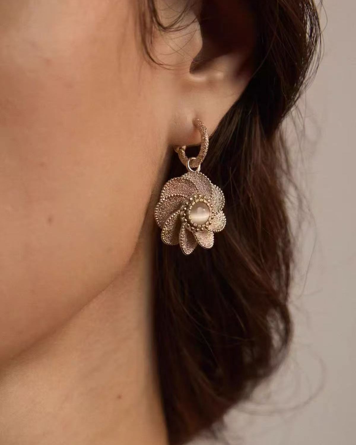 textured-flower-earrings-pearl