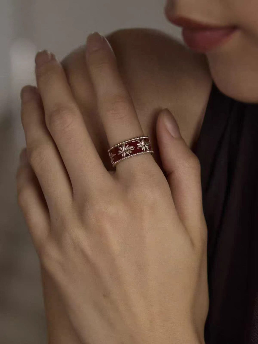 gold-glaze-laurel-ring