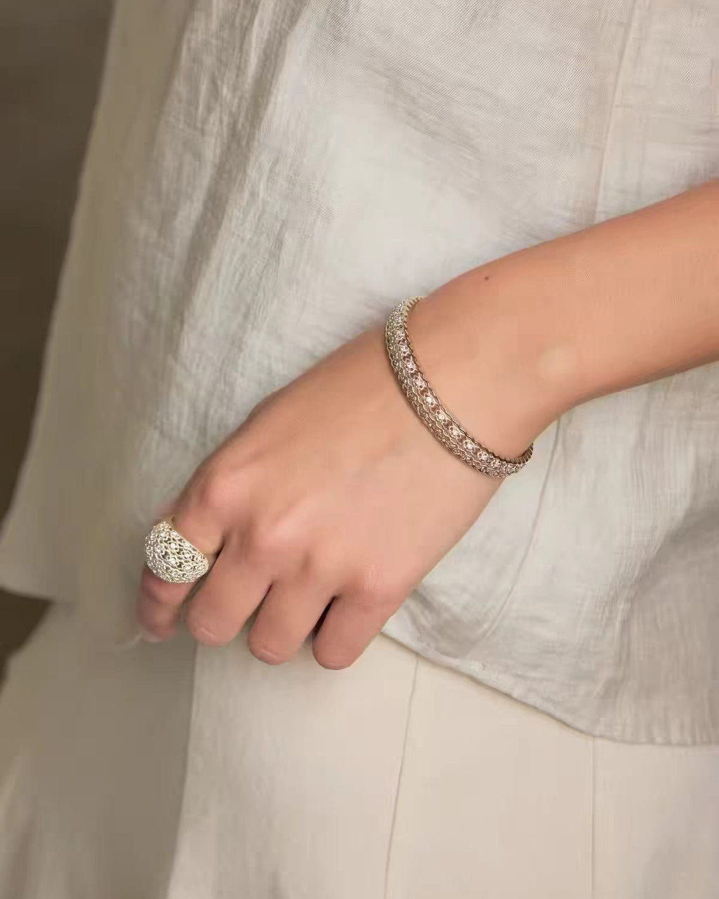 minimalist-openwork-bracelet