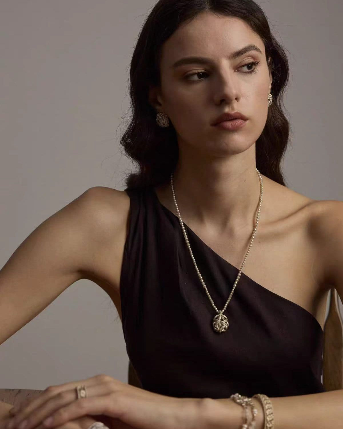 silver-tone-woven-laurel-pendant