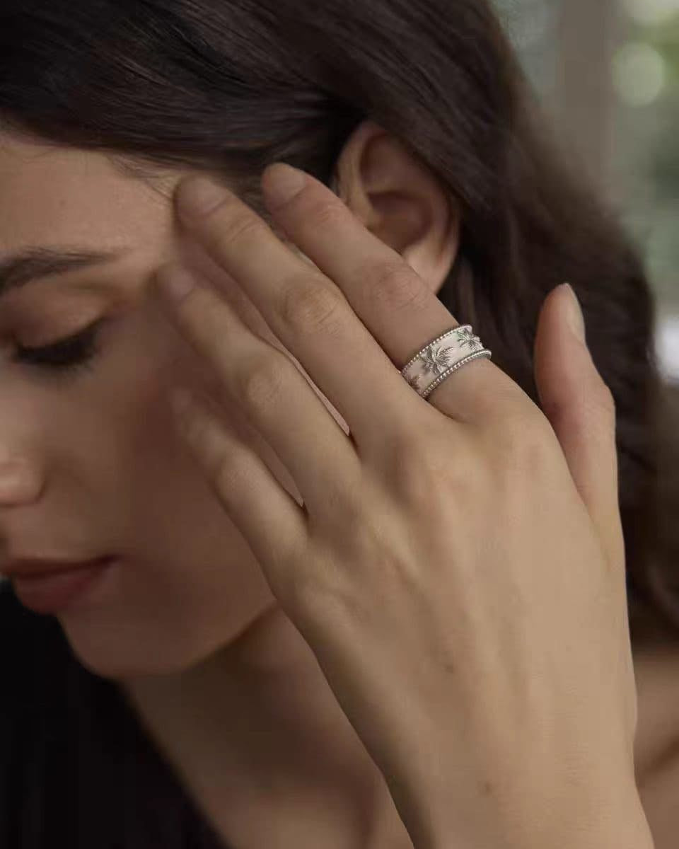gold-glaze-laurel-ring