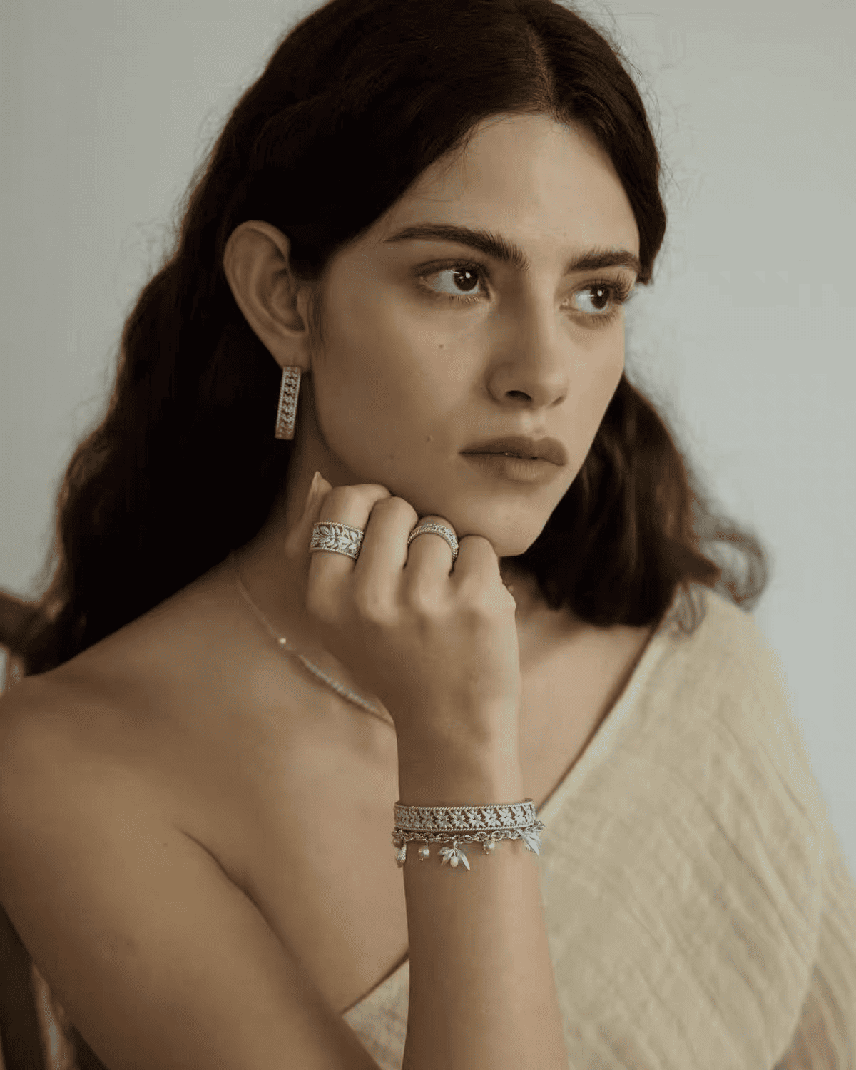 lightweight-laurel-jewelry