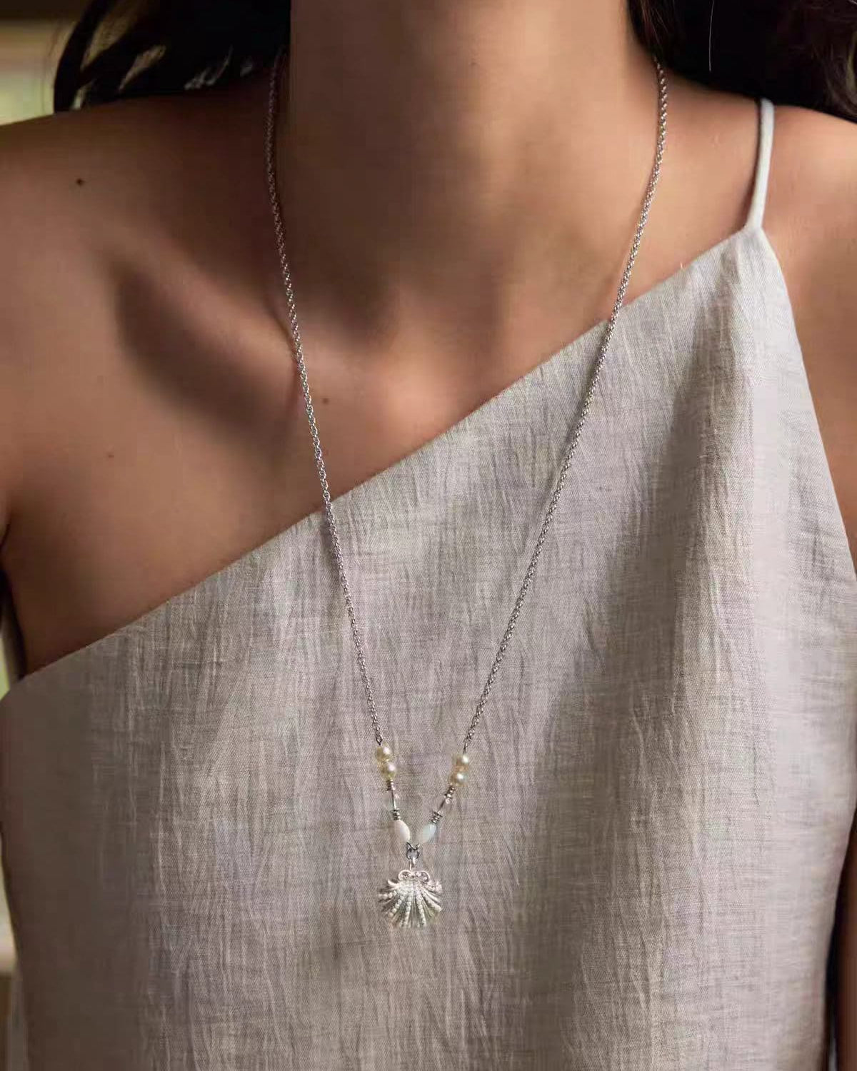 gold-tone-white-shell-crystal