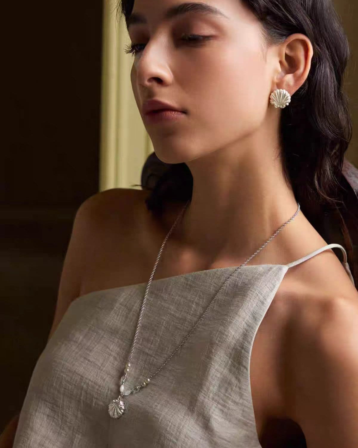 white-shell-crystal-necklace