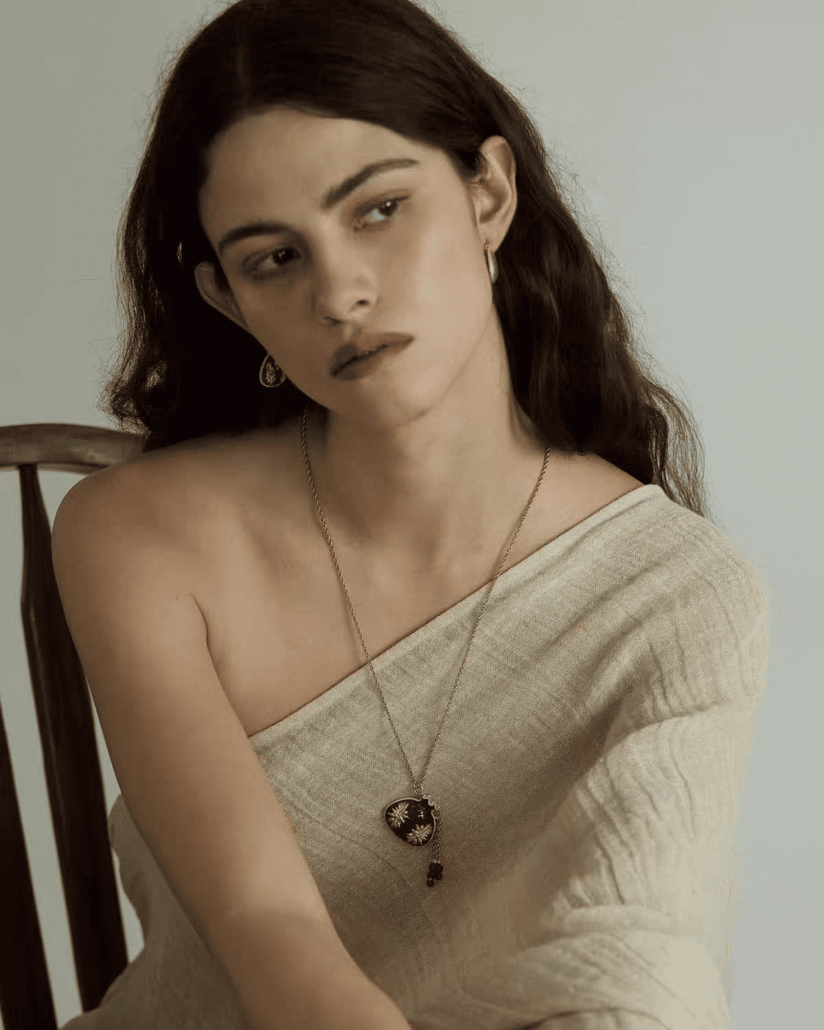 dainty-sachet-leaf-necklace