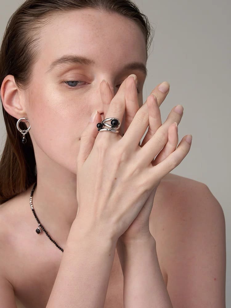 black-stone-ring