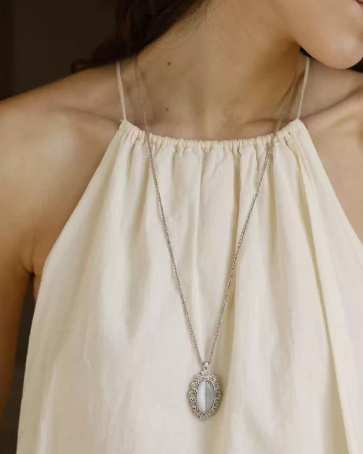 sandblasted-daisy-long-necklace-gold