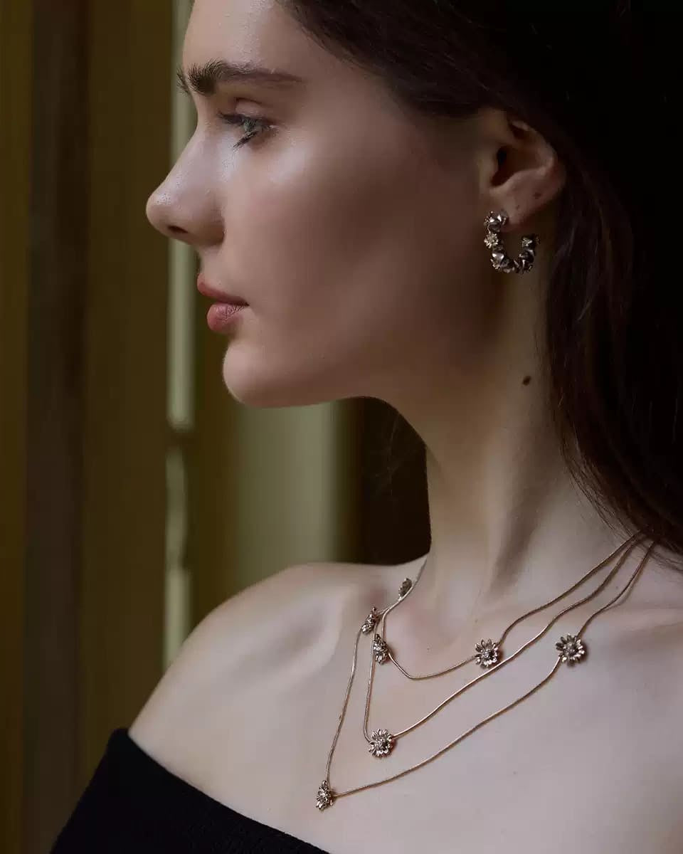 daisy-necklace-brushed-titanium-gold