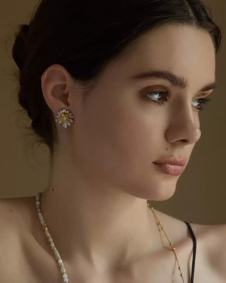 minimalist-daisy-earrings-gift