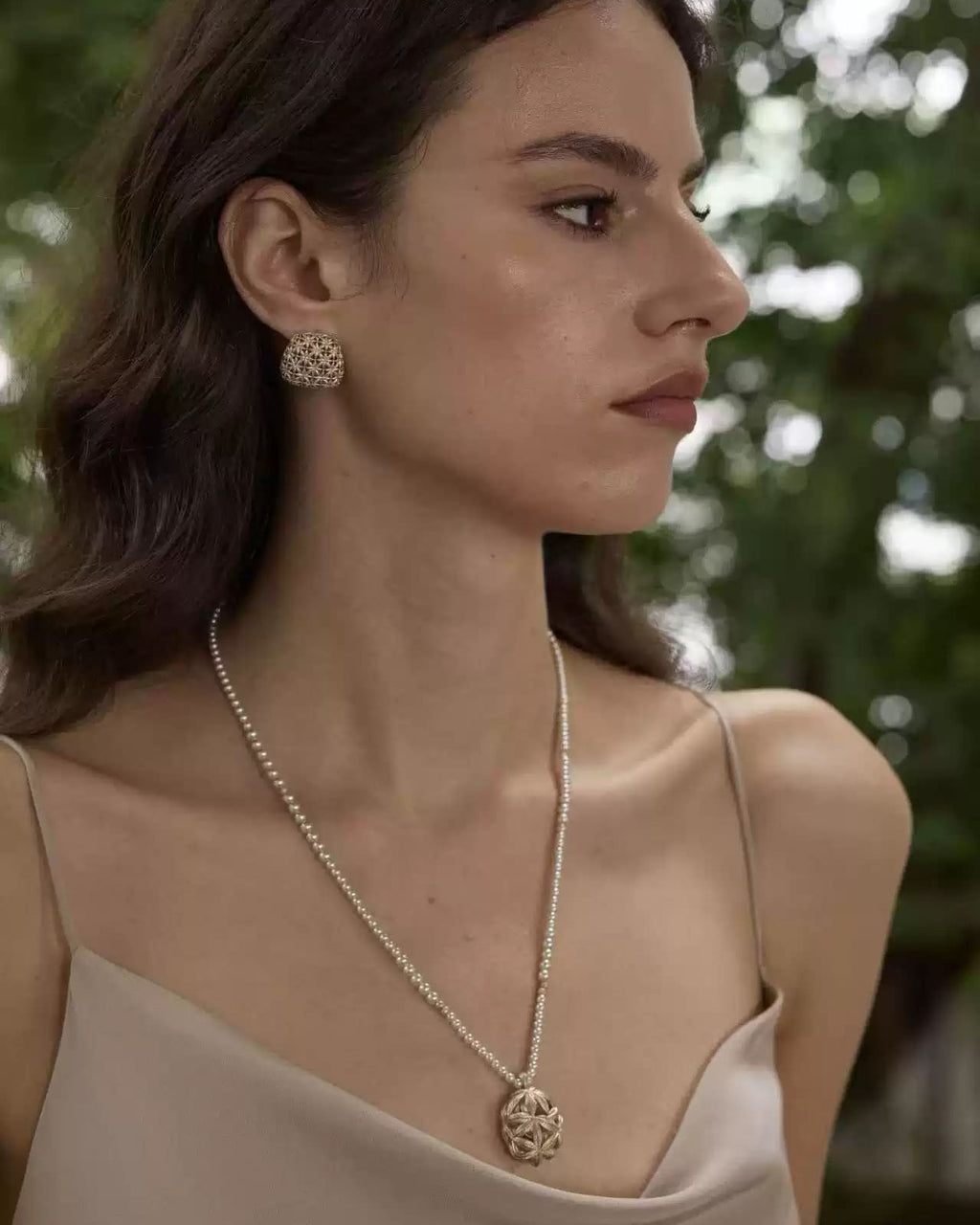 silver-textured-laurel-earrings