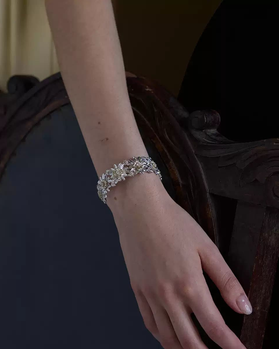 minimalist-gold-silver-daisy-bangle