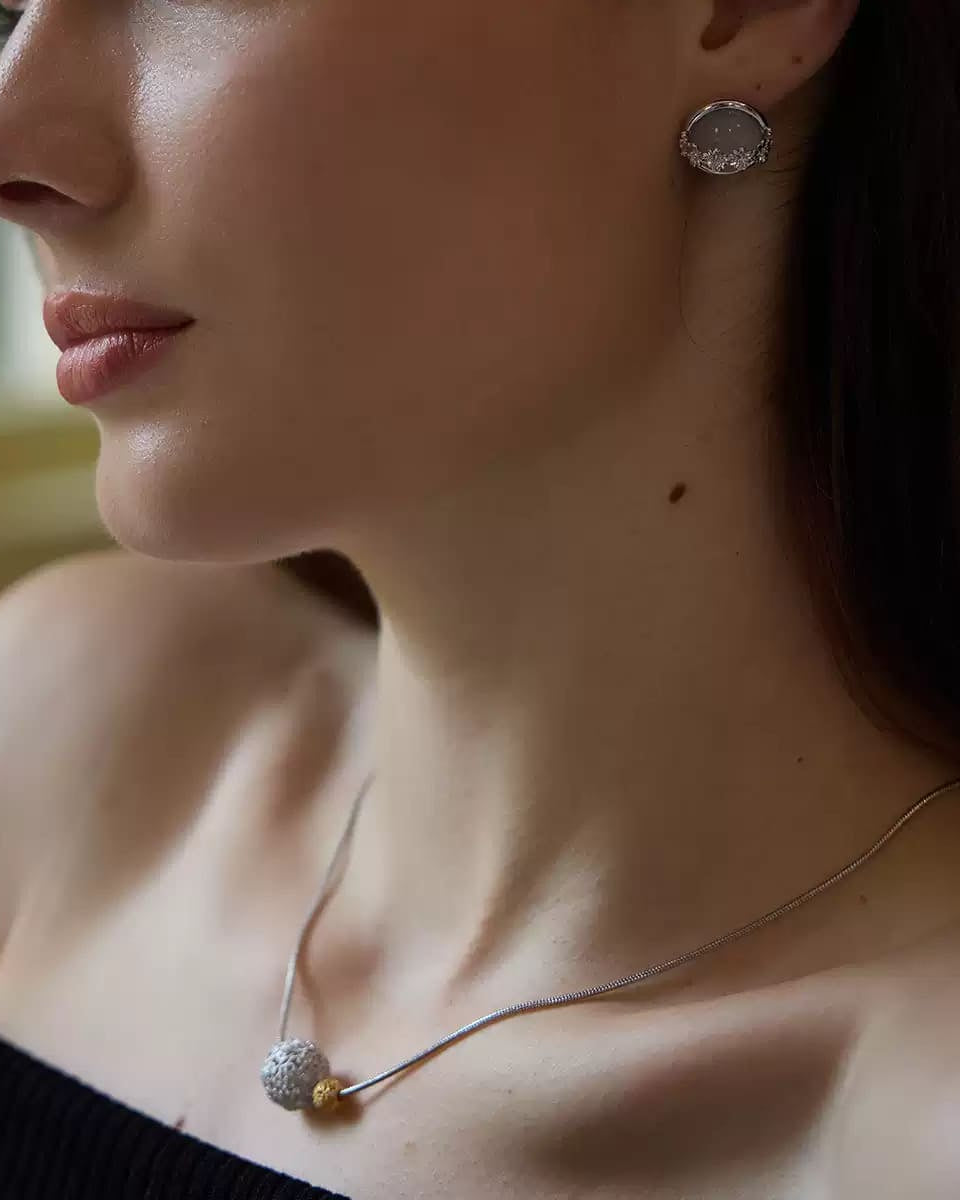 hollow-sphere-pendant-necklace