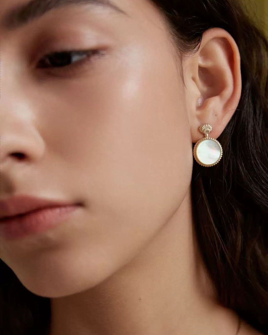 minimalist-venus-earrings