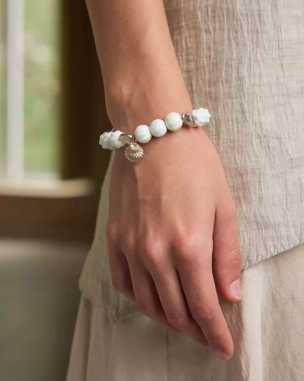 dainty-shell-bracelet-white