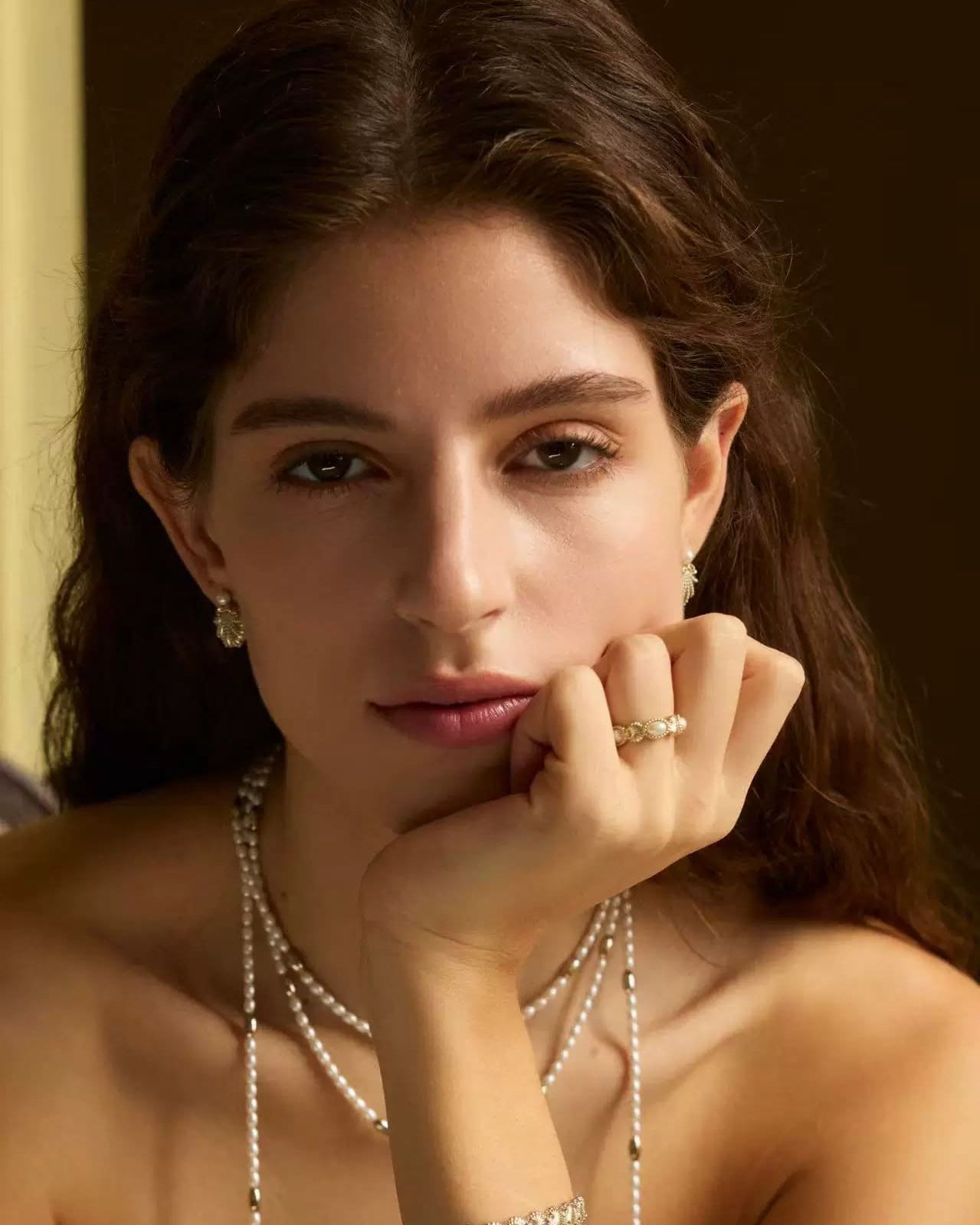 shell-motif-pearl-ring