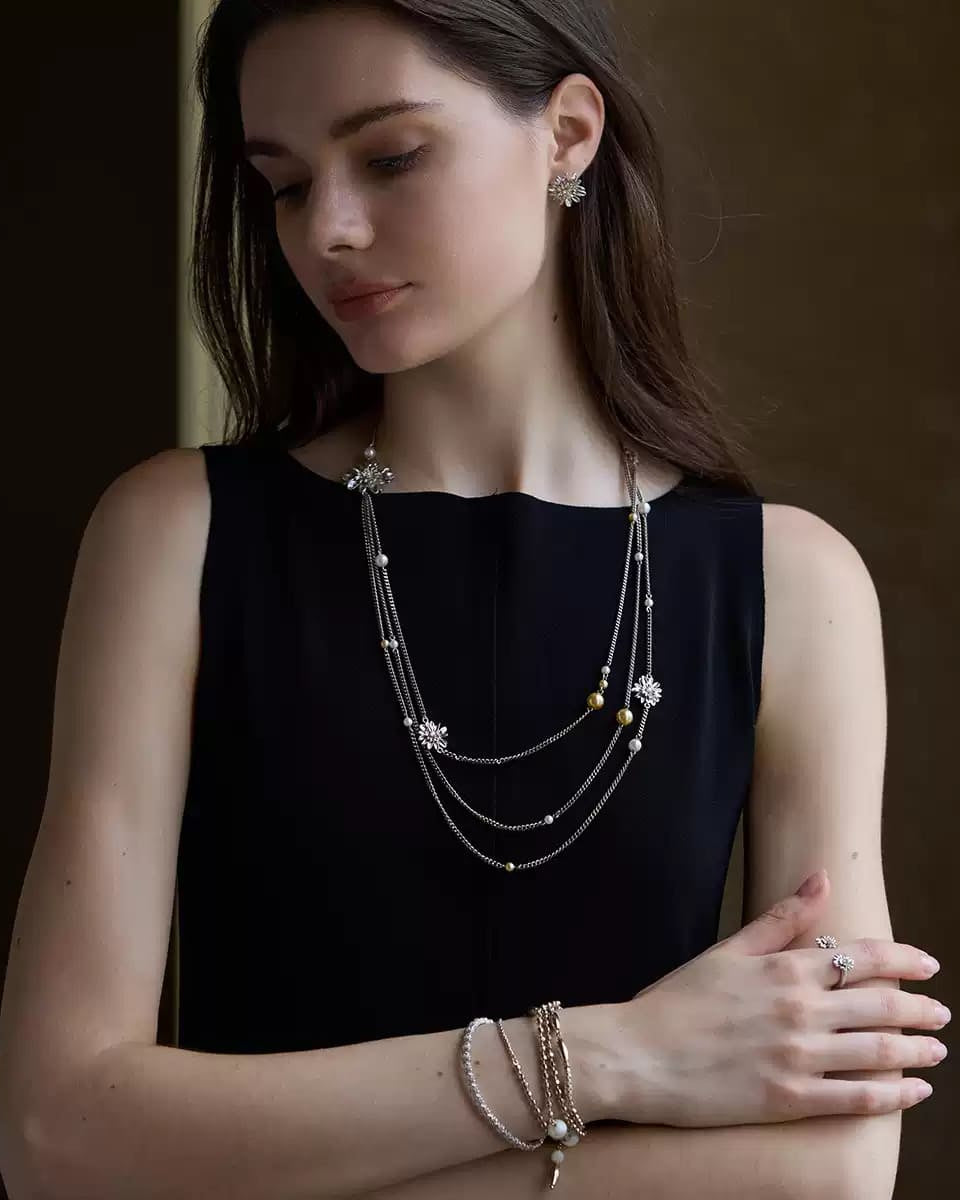 large-small-daisy-layered-necklace