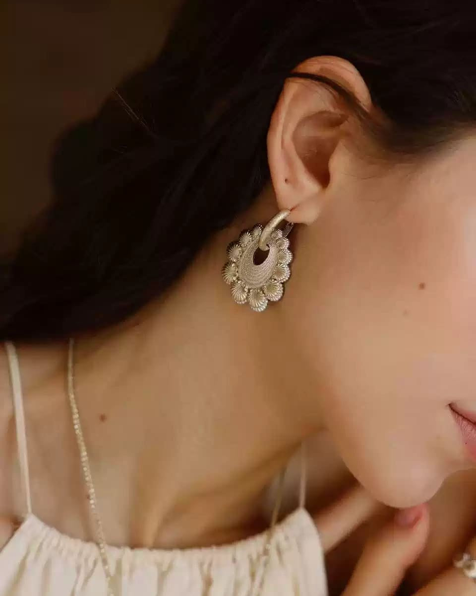 gold-tone-tide-flower-earrings