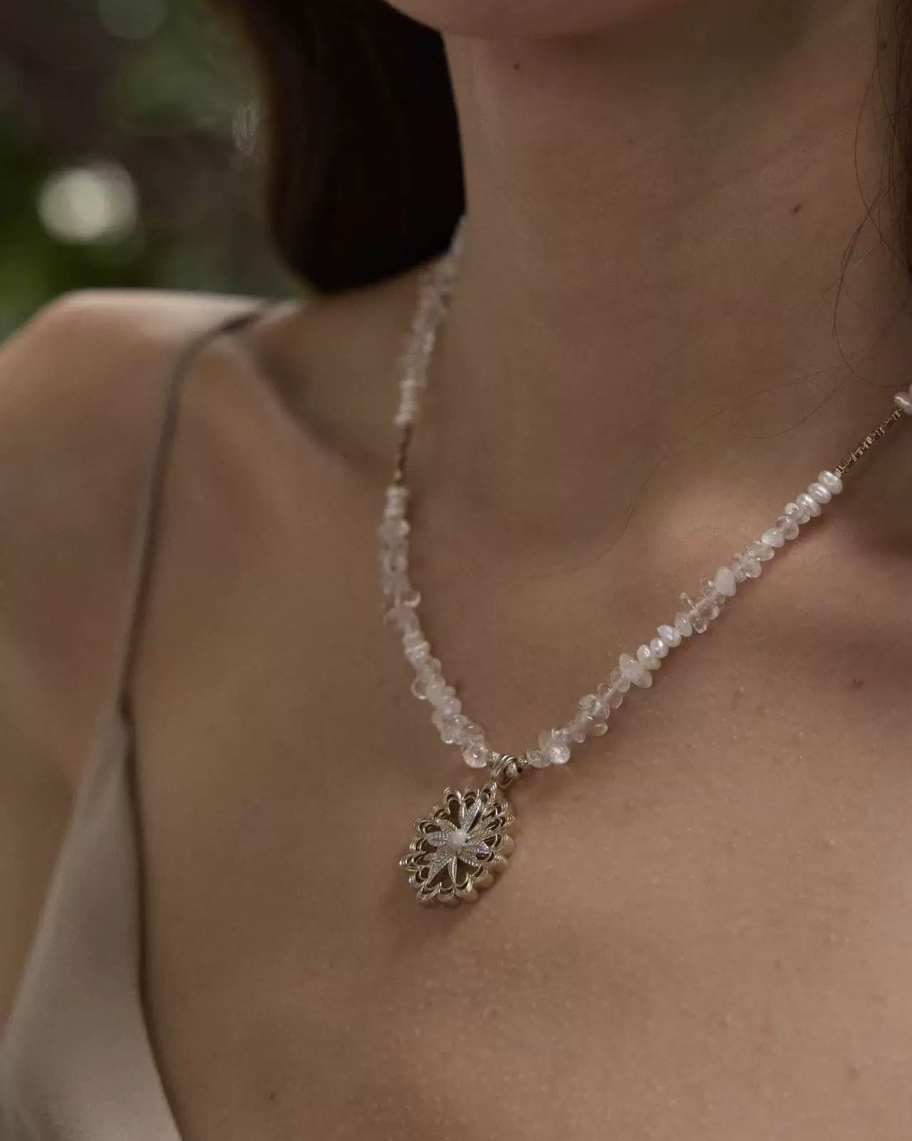 classic-osmanthus-window-necklace