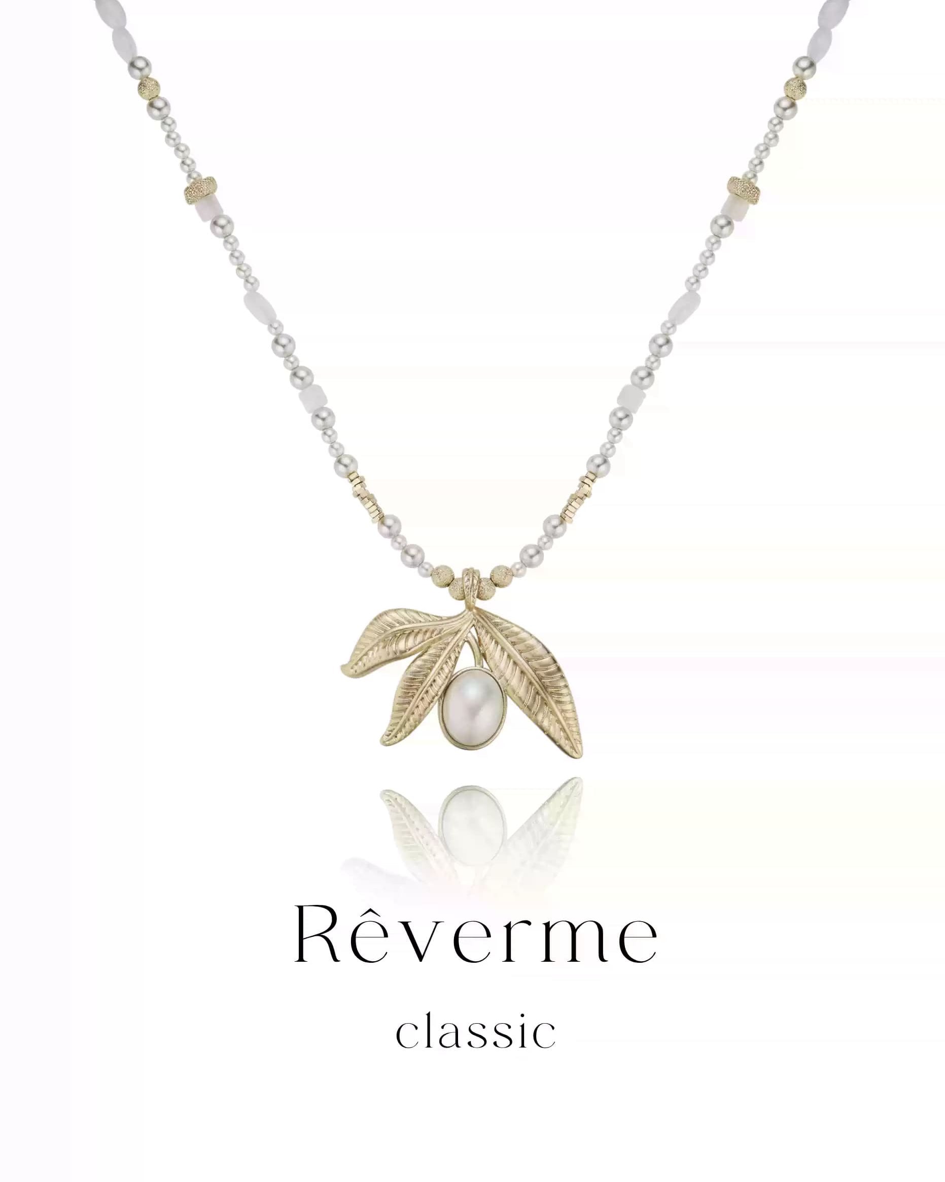 gold-laurel-leaf-pendant-necklace
