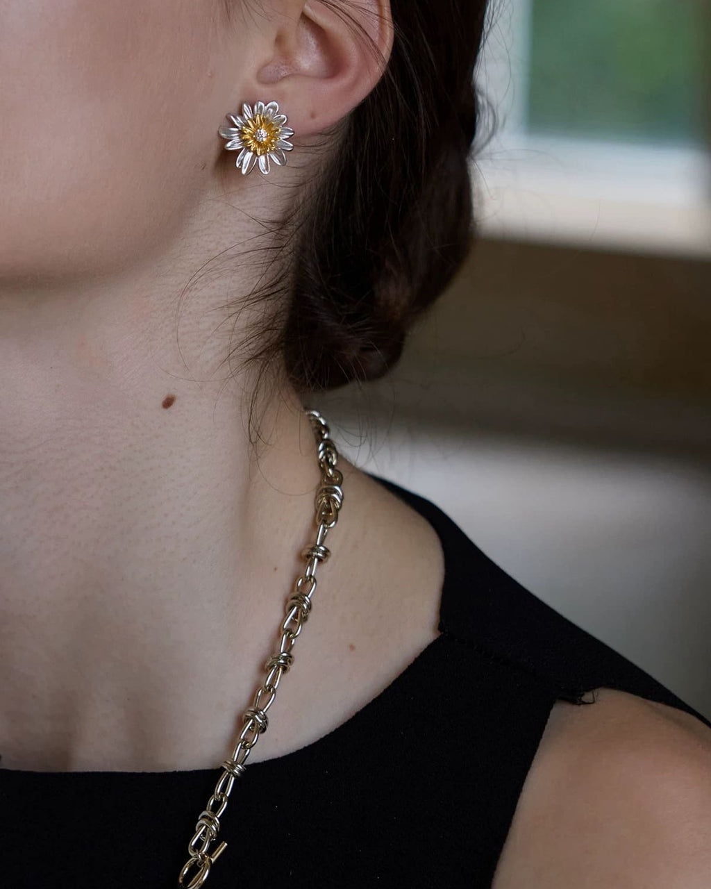 elegant-floral-earrings-vintage-gold