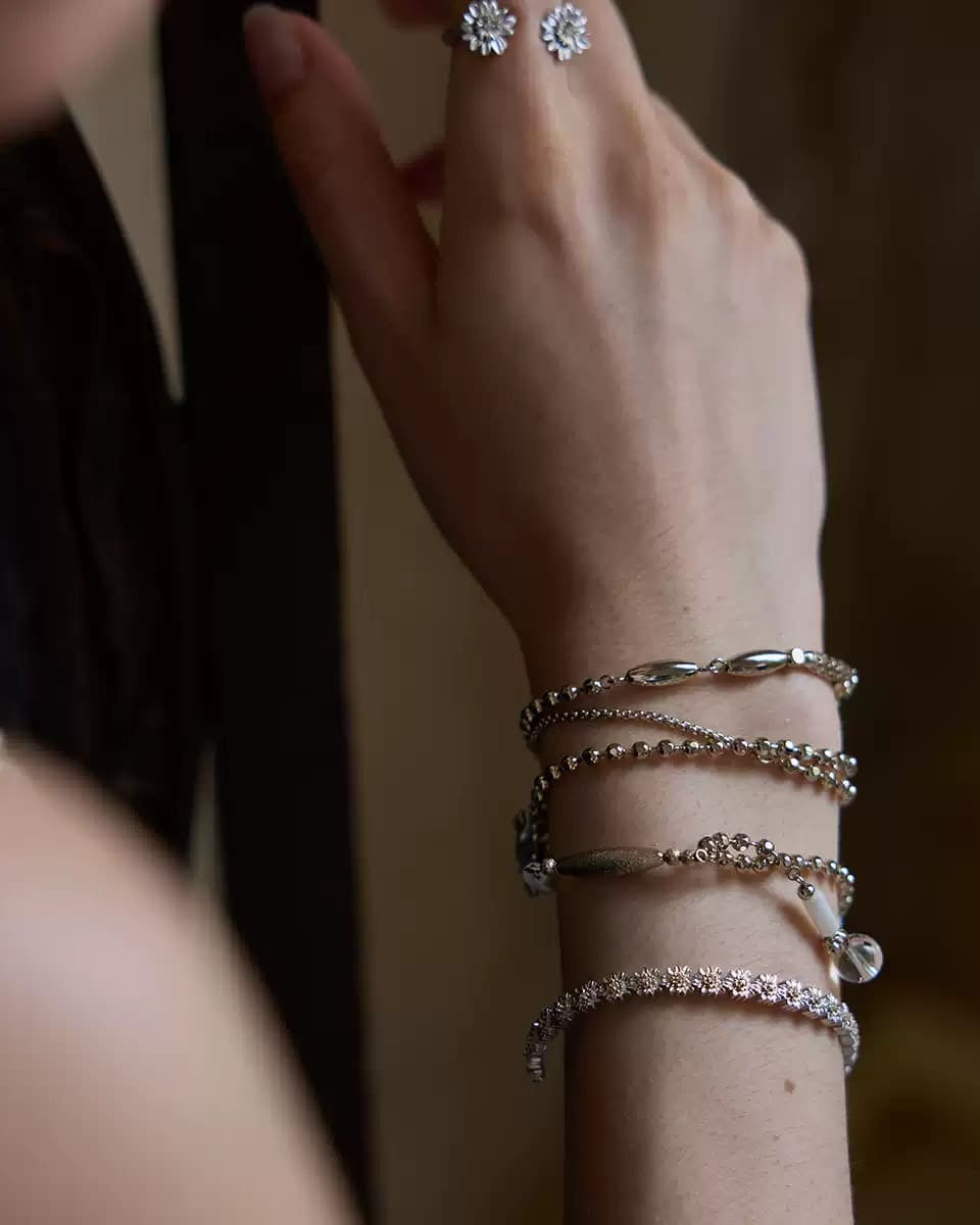 narrow-daisy-bracelet-women