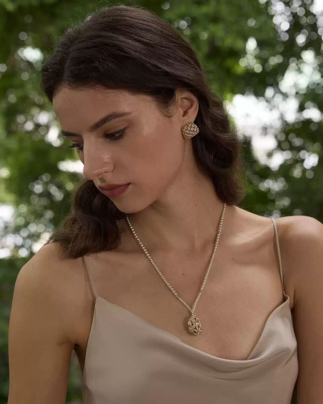 minimalist-laurel-earrings-gold