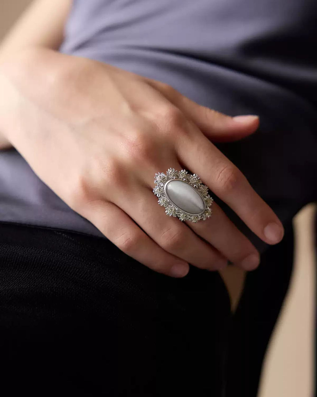 minimalist-floral-cat-eye-ring