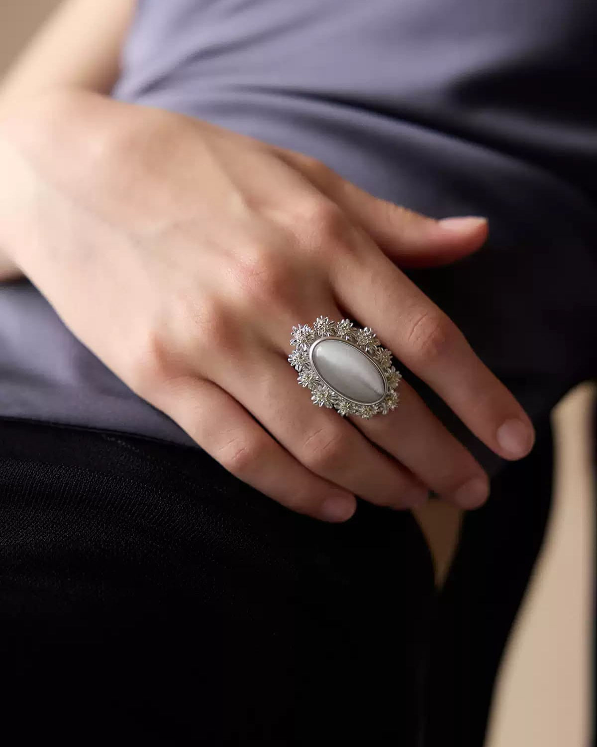 minimalist-floral-cat-eye-ring