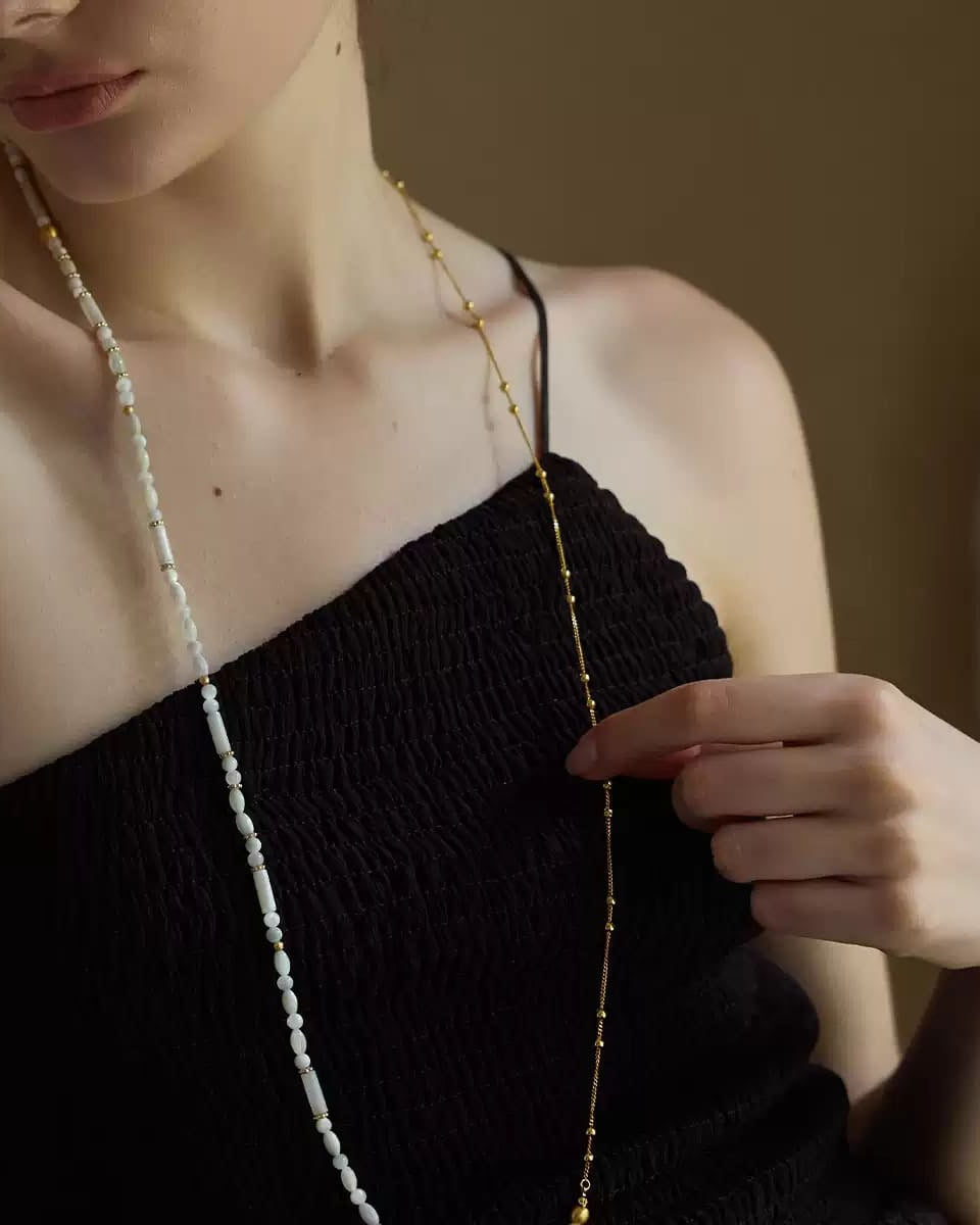 daisy-zircon-shell-bead-necklace