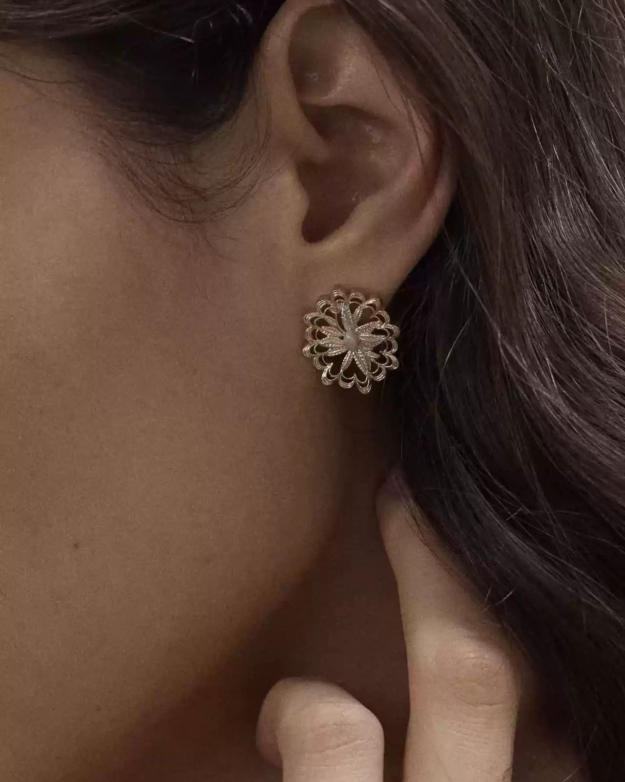silver-tone-osmanthus-window-earrings