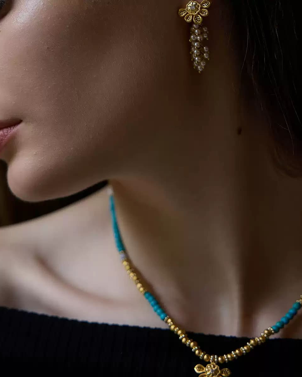 minimalist-daisy-pendant-gold