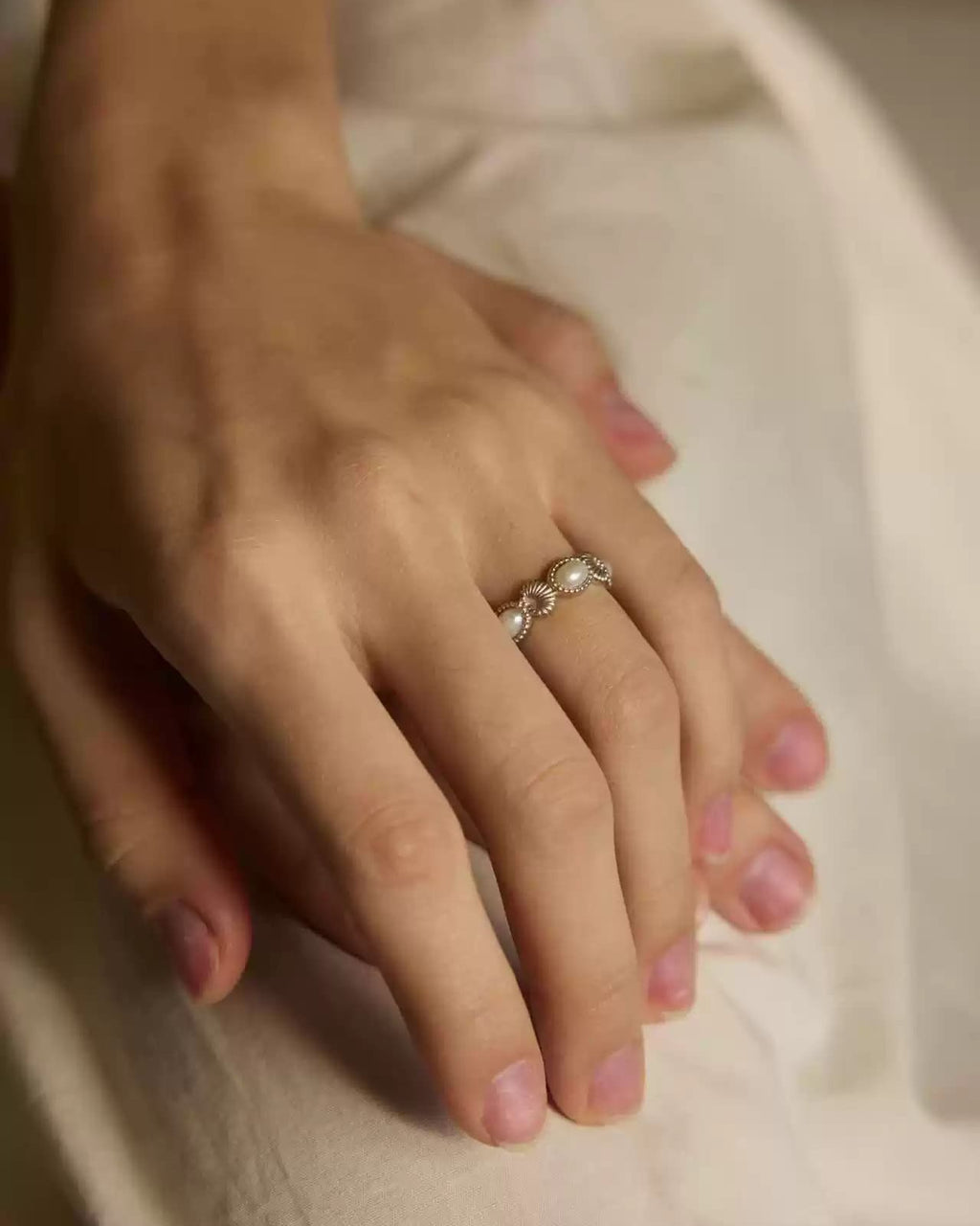 dainty-shell-ring-pearl