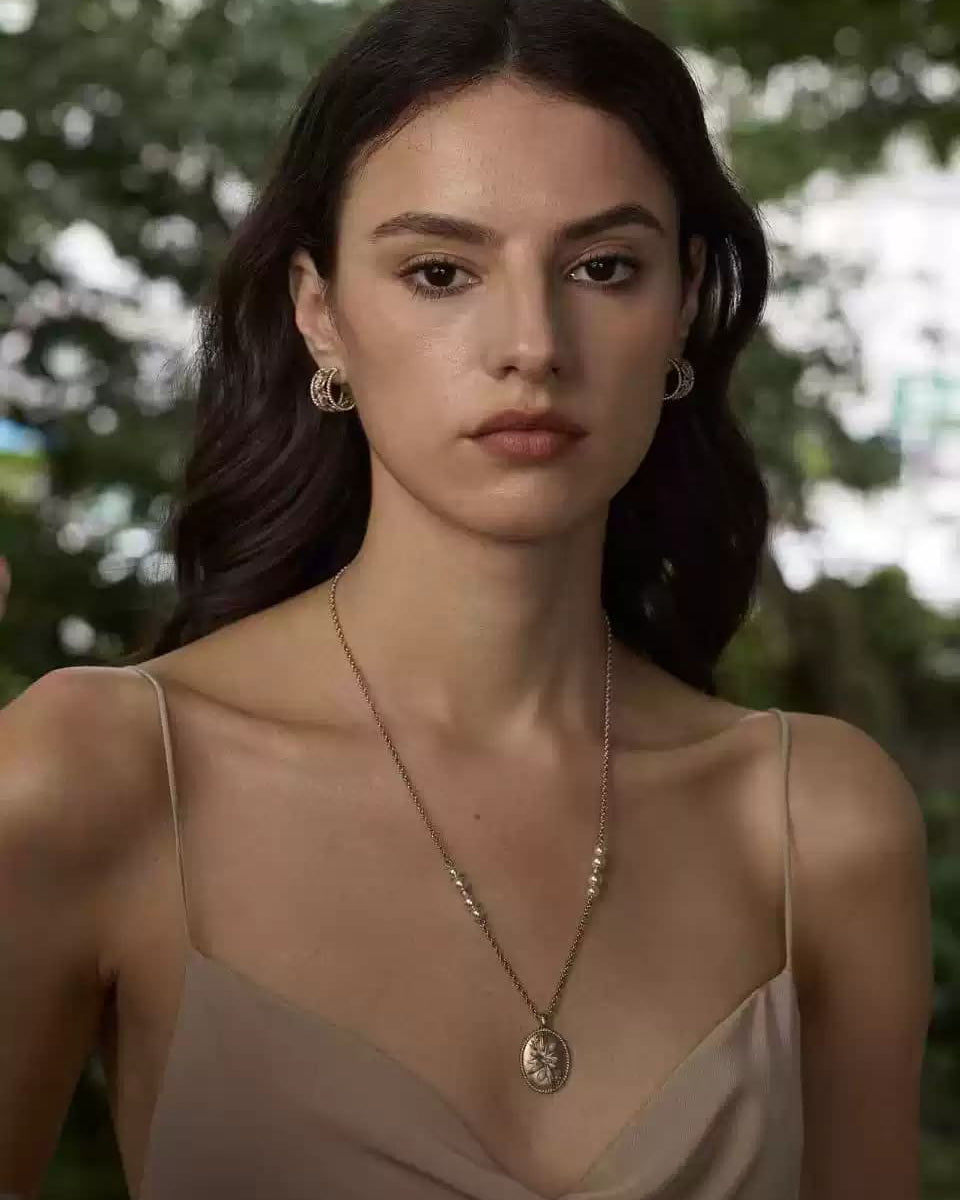 minimalist-titanium-gold-pendant