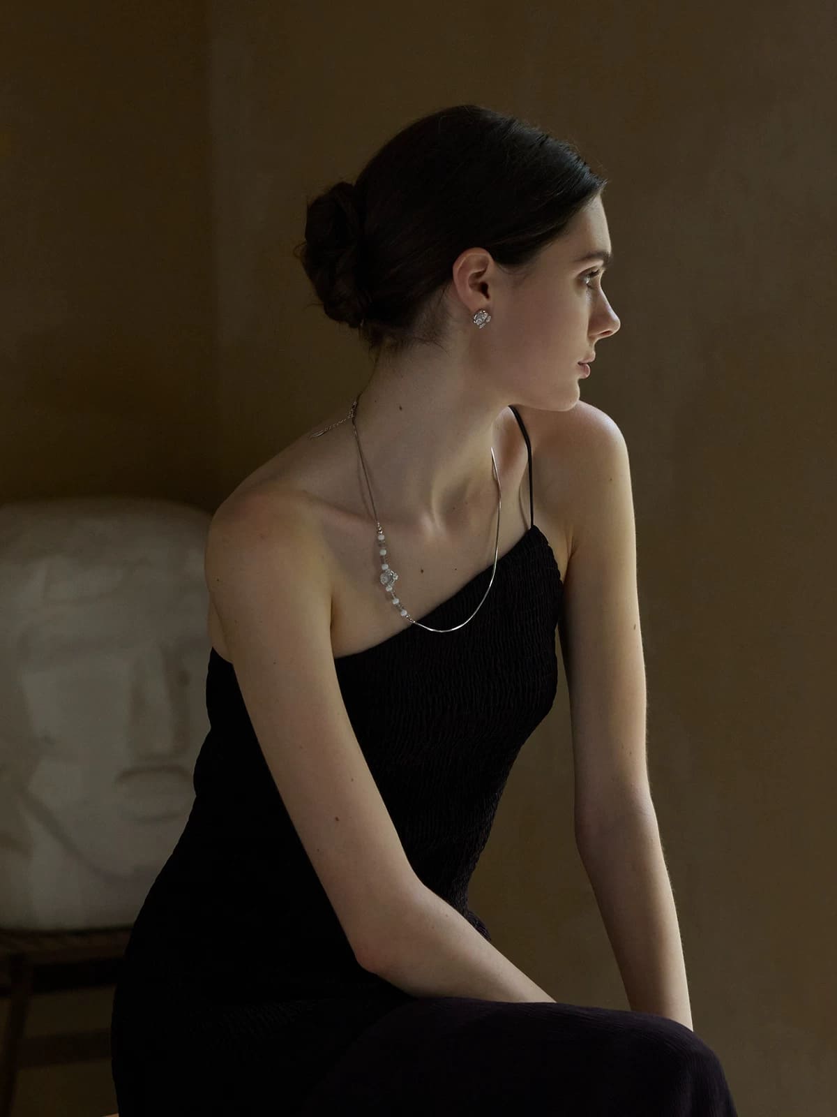 gold-tone-flower-curtain-long-necklace