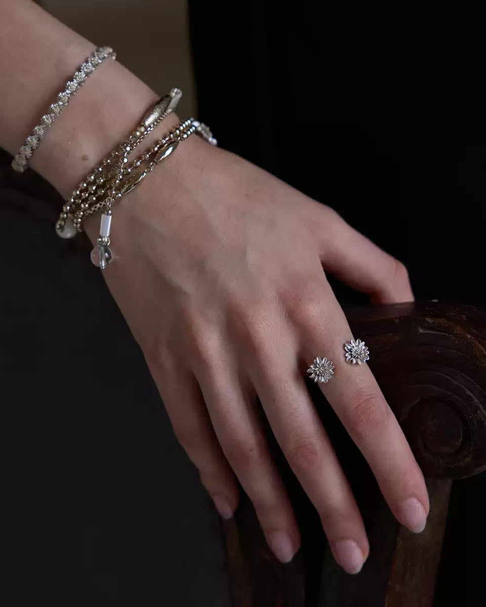 white-gold-floral-ring-daisy