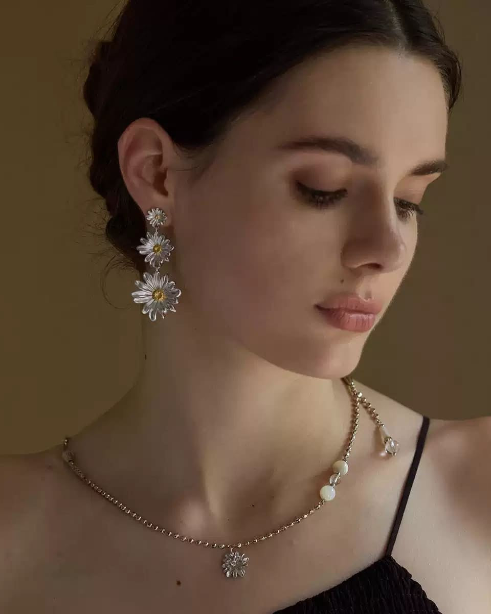 variegated-daisy-floral-necklace