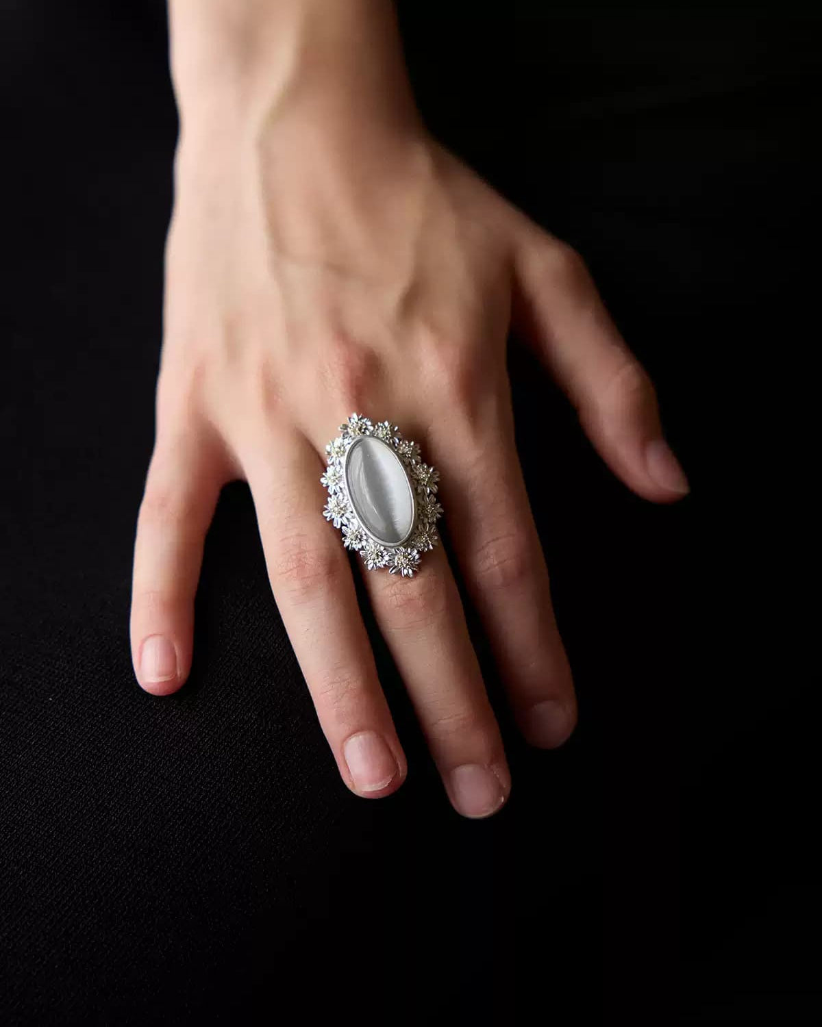 sandblasted-daisy-ring-zircon