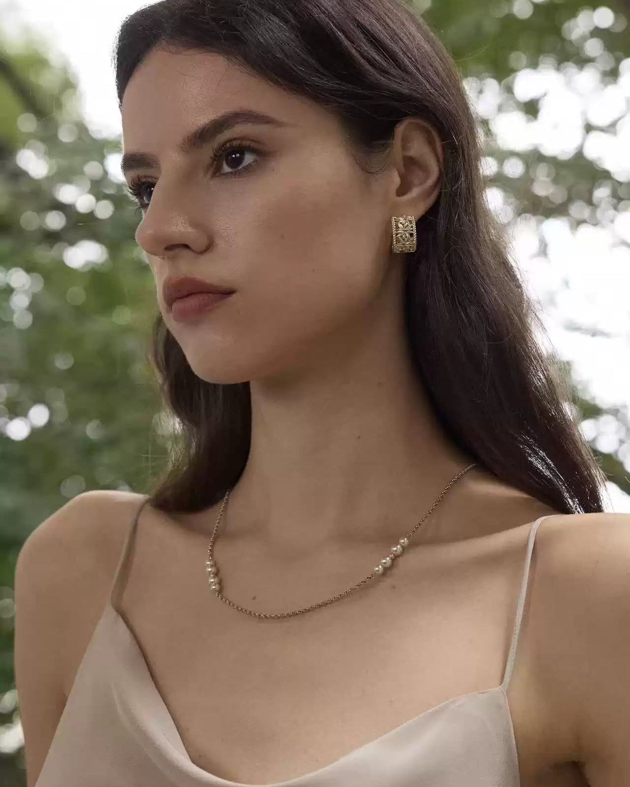 dainty-laurel-relief-necklace-gift