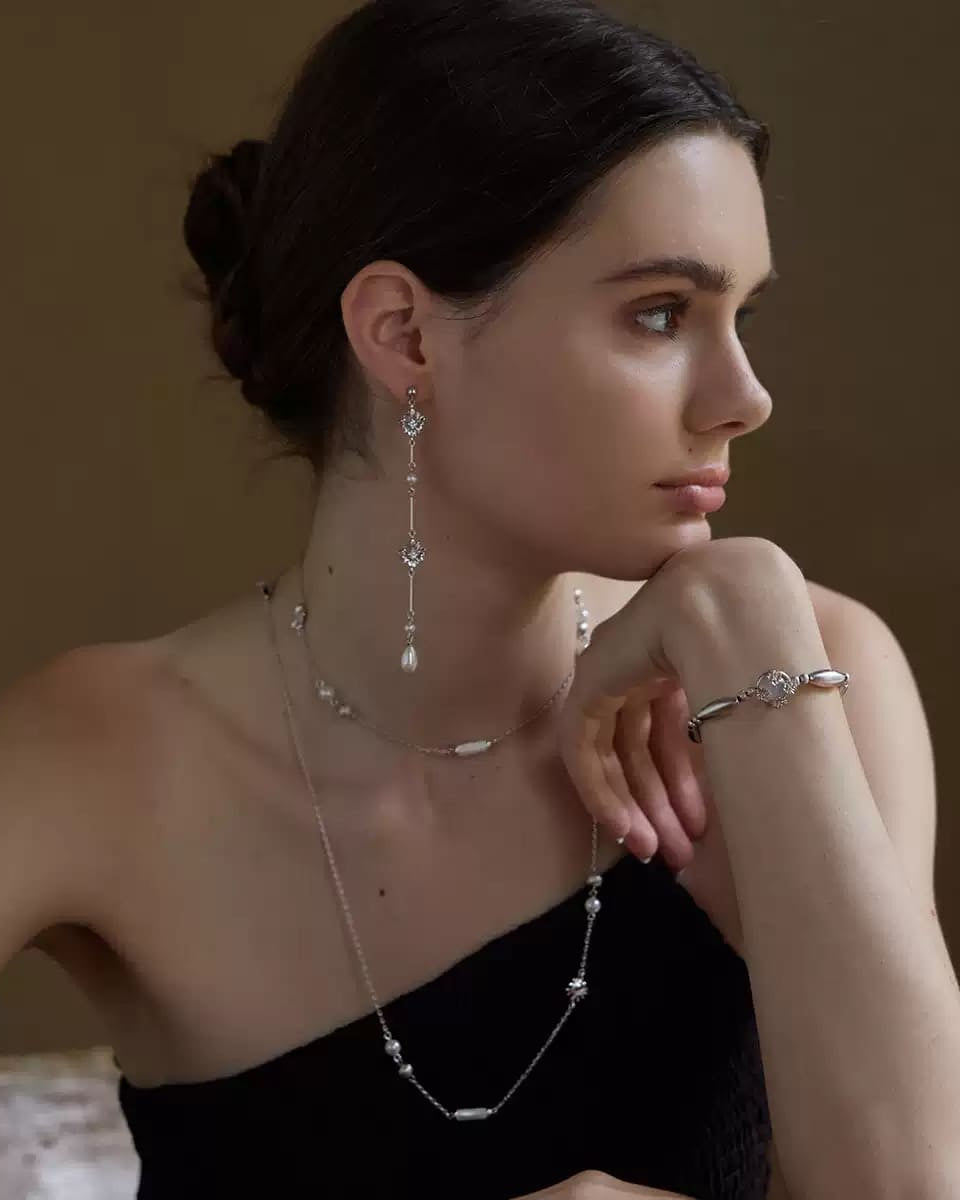timeless-daisy-pendant-necklace