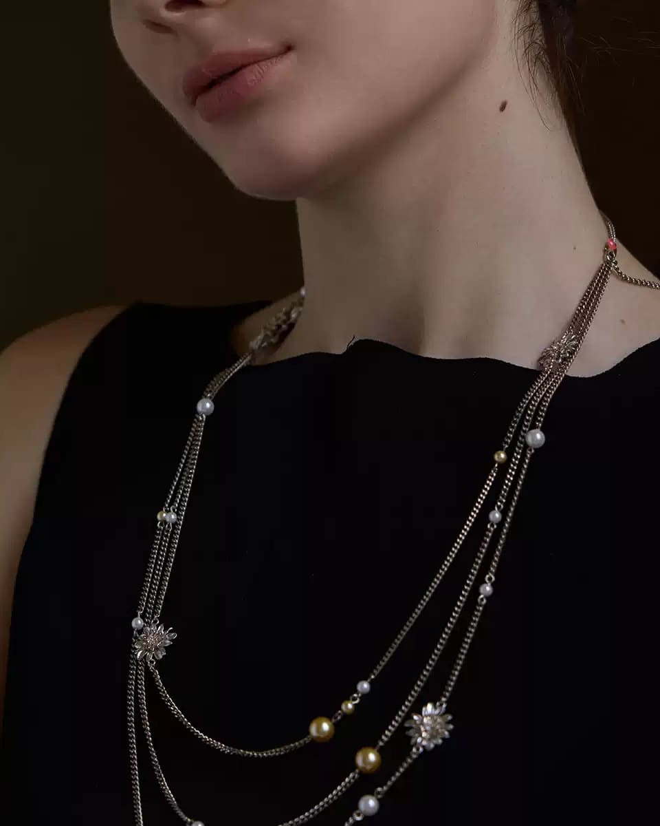 light-titanium-vintage-daisy-necklace