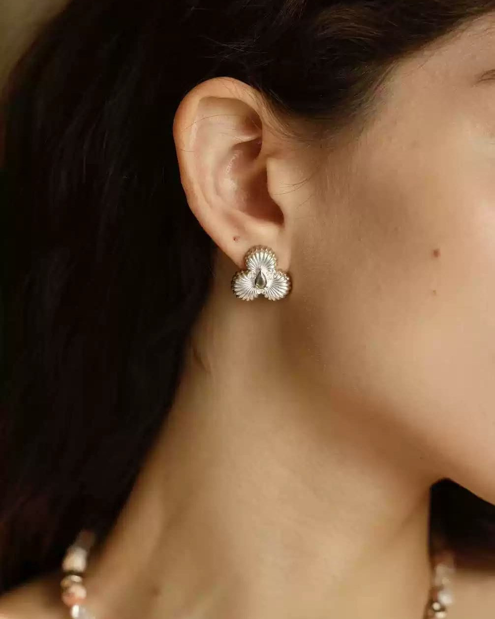 shell-leaf-earrings-gold