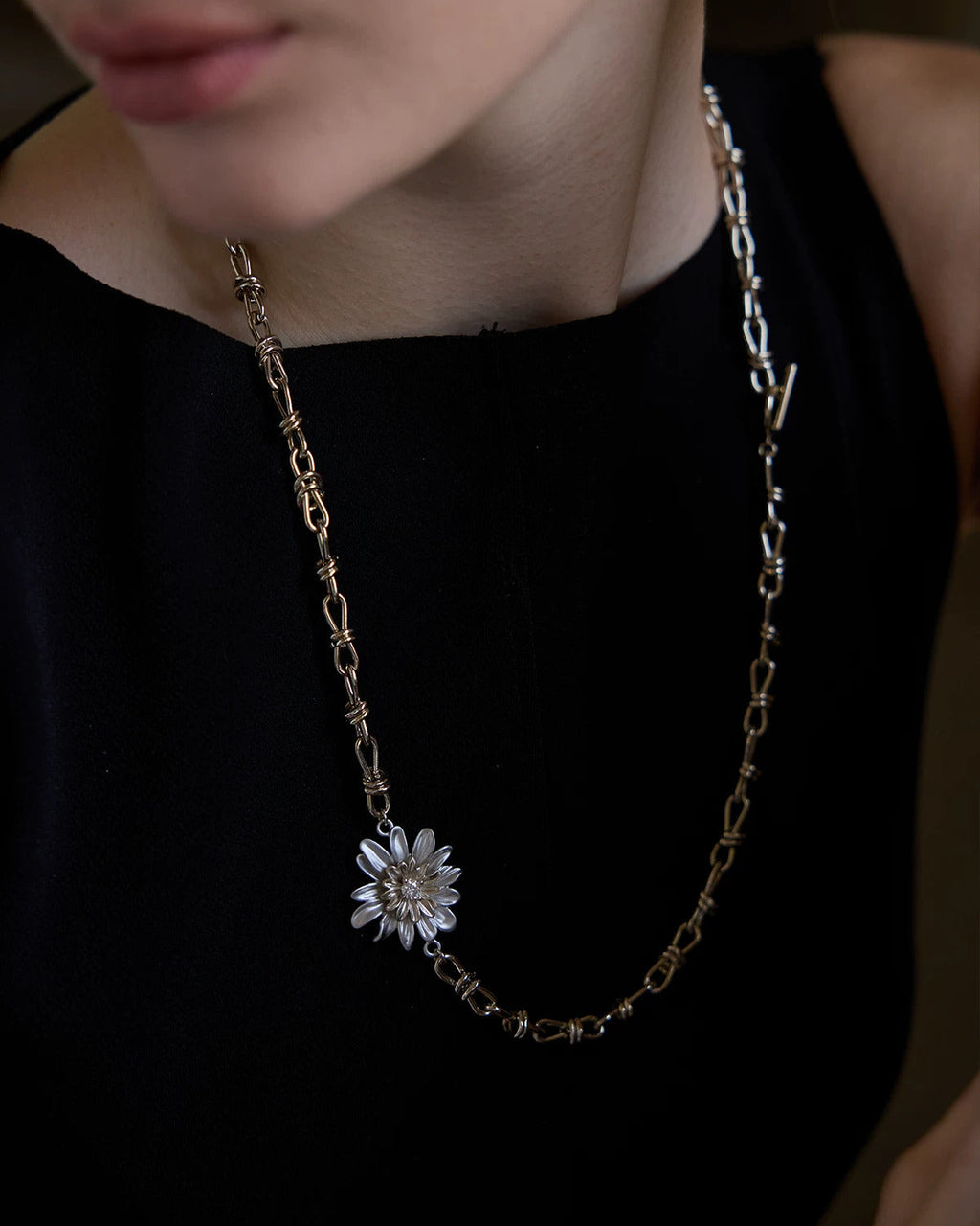 classic-daisy-necklace-women