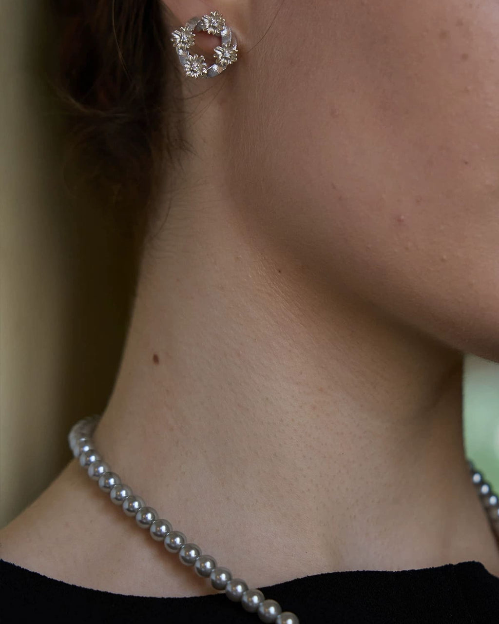 platinum-plated-daisy-earrings