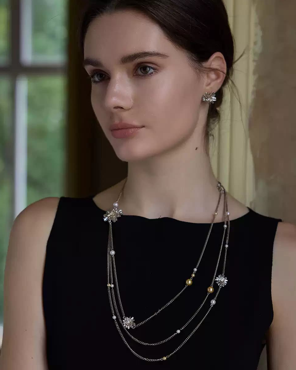 multi-layer-daisy-pearl-necklace