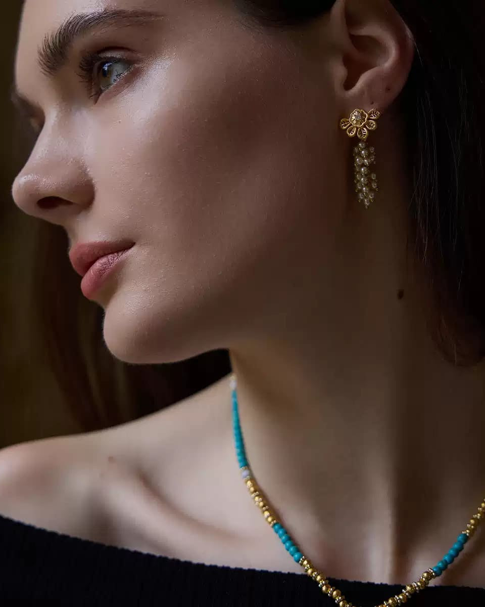 retro-gold-daisy-necklace-women