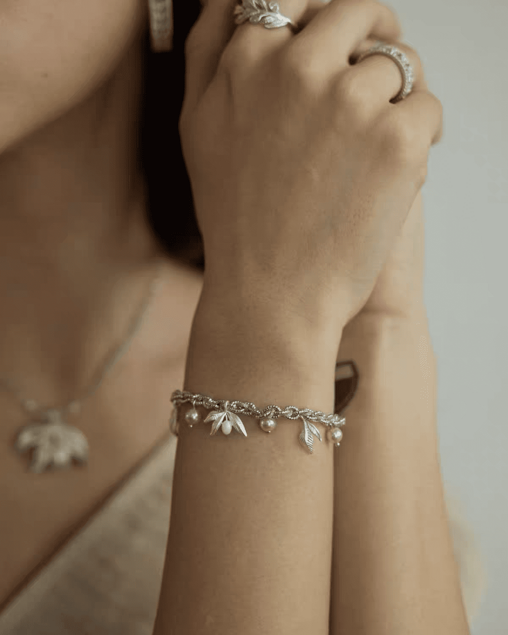 gold-tone-laurel-graceful-bracelet