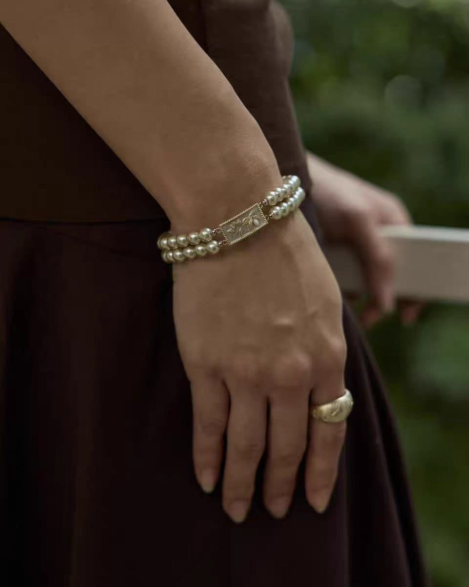 dainty-square-laurel-bracelet