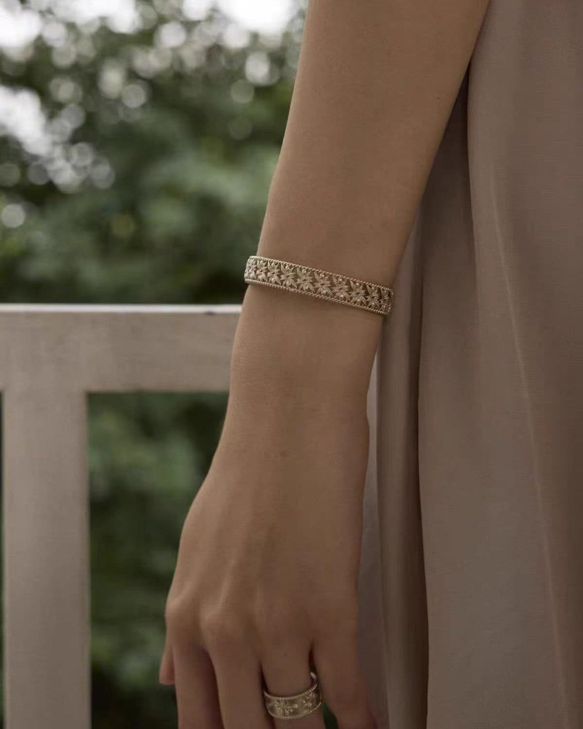 bay-laurel-hollow-bracelet