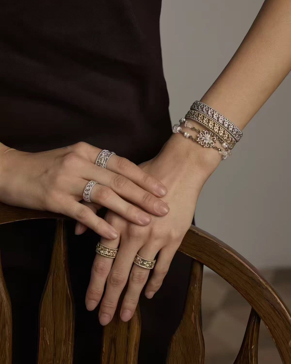 bay-leaf-hollow-bangle-women