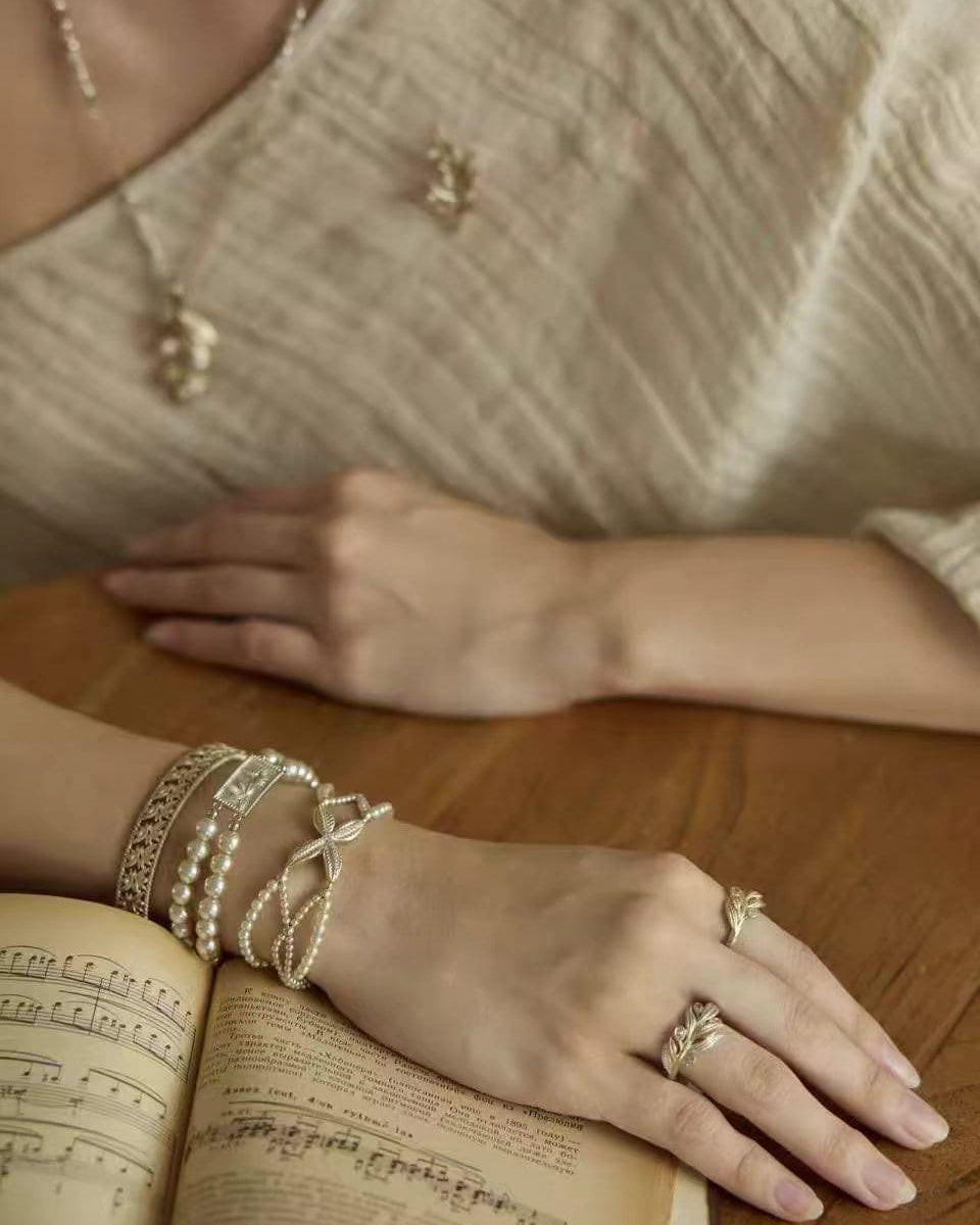 laurel-double-leaf-bracelet